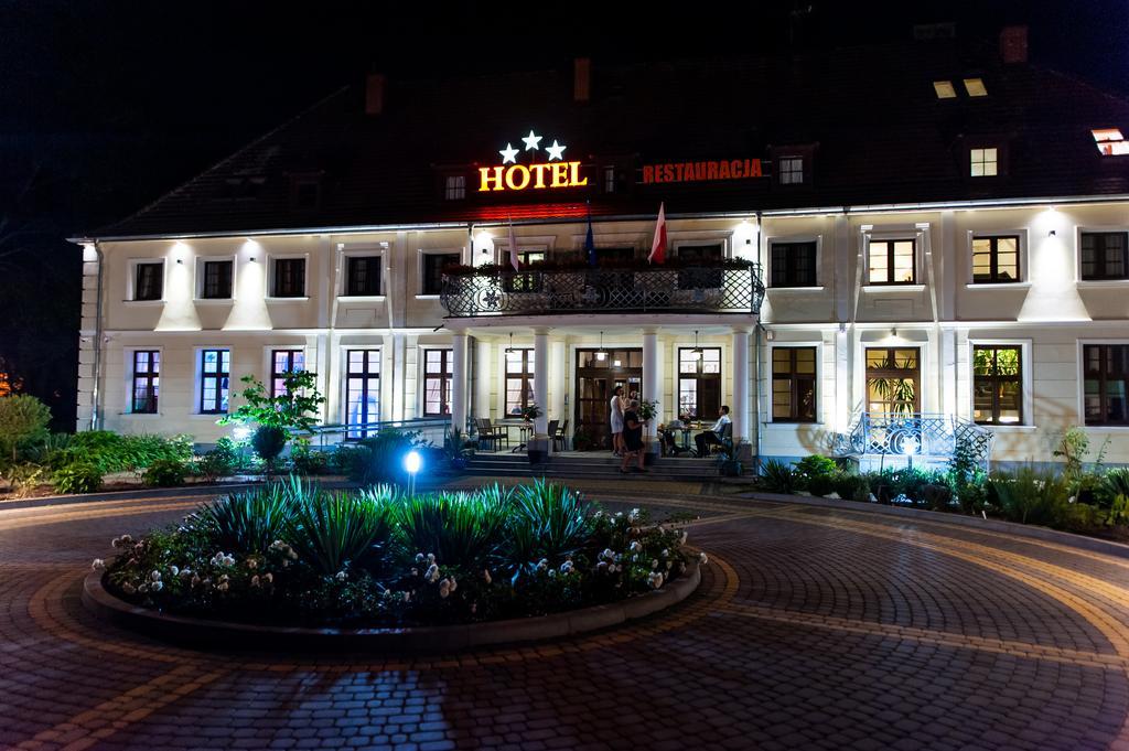 Hotel Swietoborzec Lobez Экстерьер фото